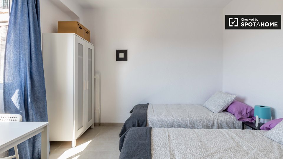 Double room Valencia, 3 beds — photo 1