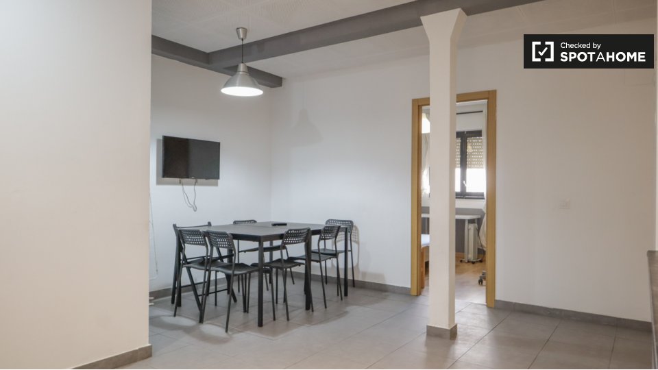 Double room Madrid, 7 beds, 160m² — photo 10