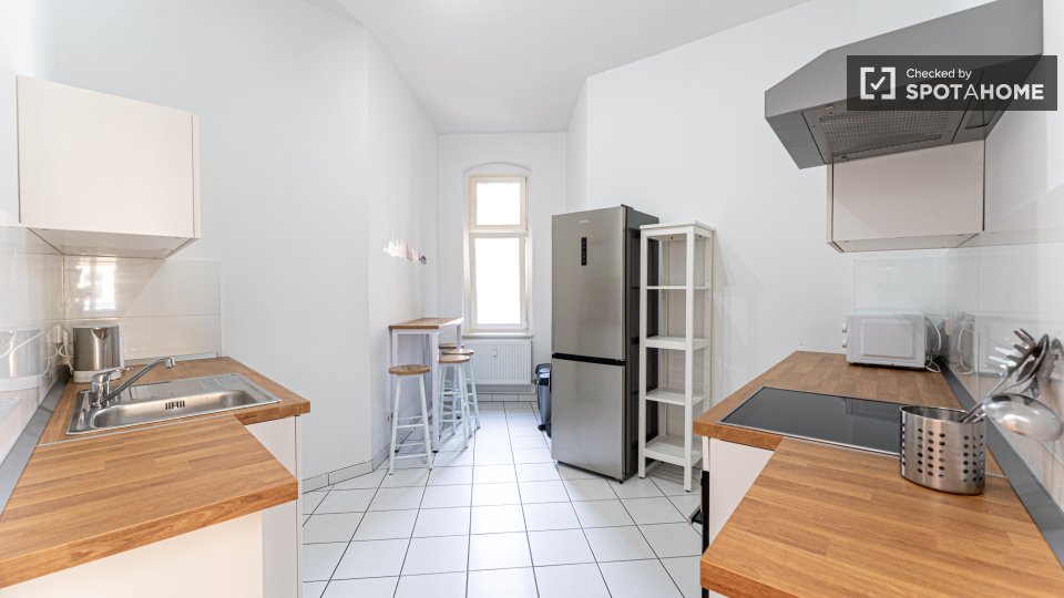 Double room Berlin, 5 beds, 124m² — photo 17