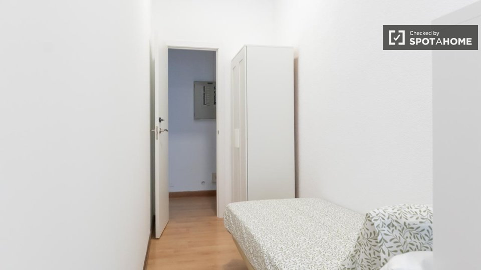 Double room Madrid, 6 beds, 116m² — photo 16