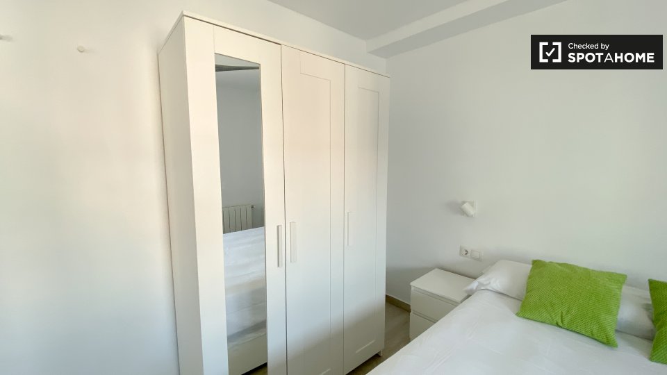 Double room Valencia, 3 beds — photo 2