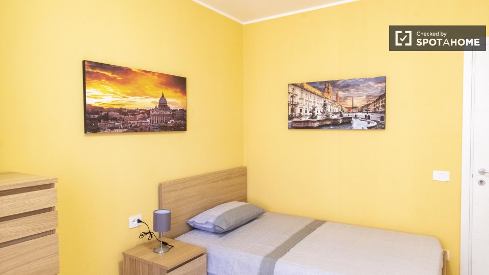 Double room Rome, 3 beds — photo 3