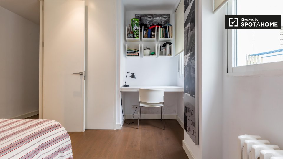 Double room Valencia, 3 beds, 140m² — photo 2