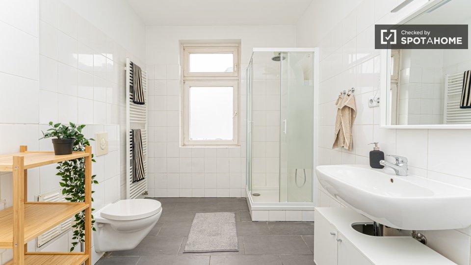 Double room Berlin, 8 beds, 146m² — photo 9