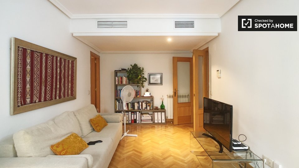 Double room Madrid, 2 beds, 80m² — photo 9