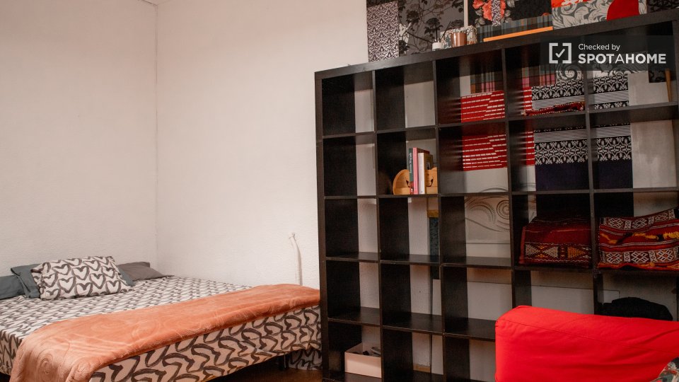 Double room Madrid, 3 beds, 125m² — photo 12