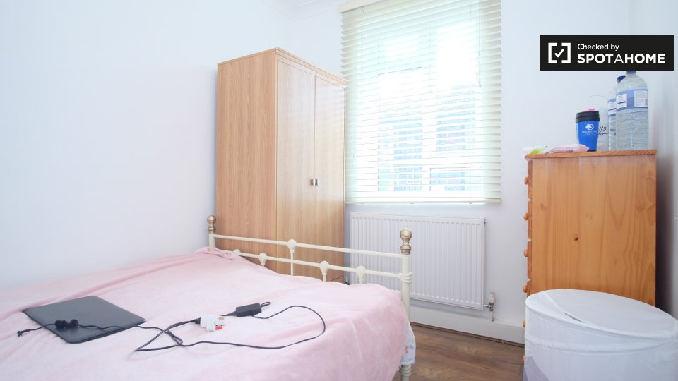 Double room London, 4 beds — photo 1
