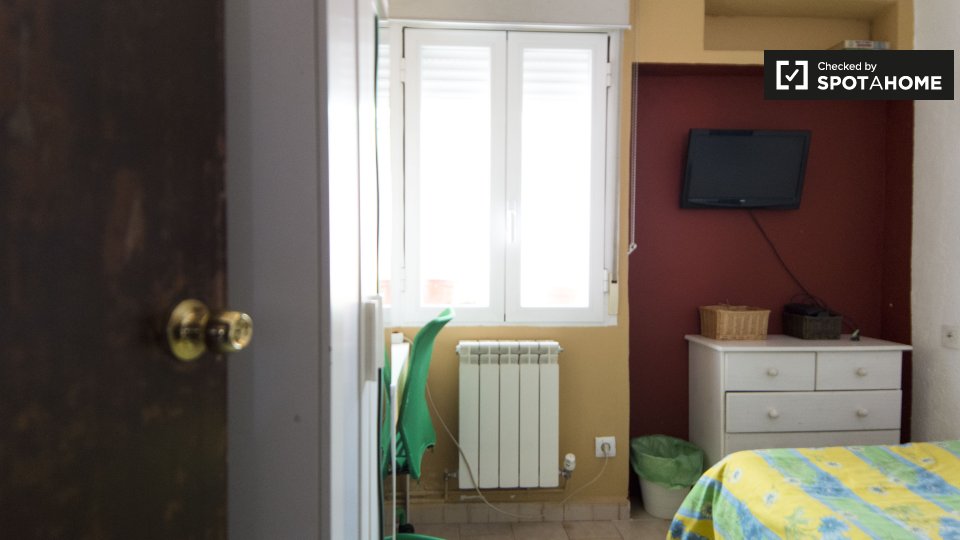 Double room Madrid, 4 beds, 80m² — photo 1