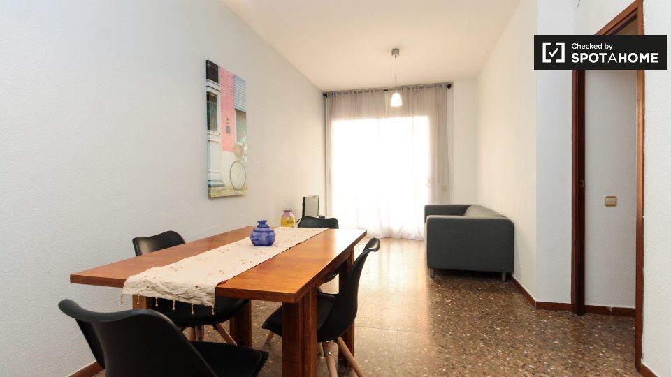 Simple 3-bedroom apartment for rent in Horta, Barcelona - a Barcellona