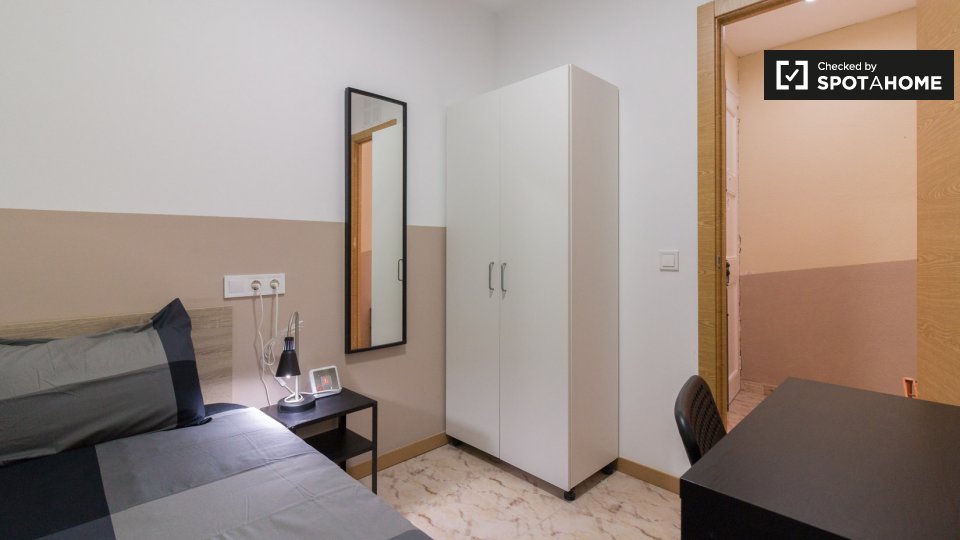 Double room Barcelona, 4 beds, 58m² — photo 1