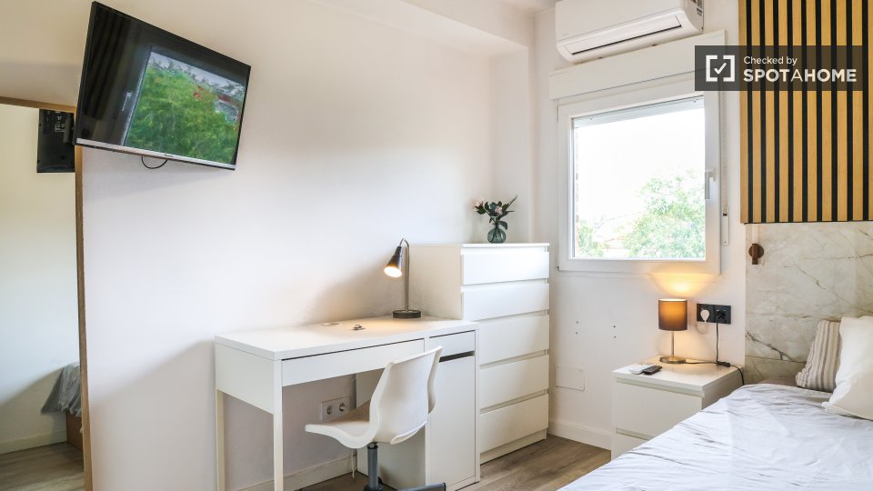 Double room Madrid, 3 beds, 85m² — photo 26