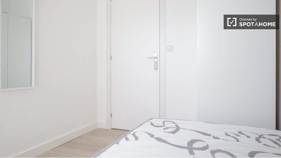 Double room Madrid, 4 beds, 65m² — photo 10