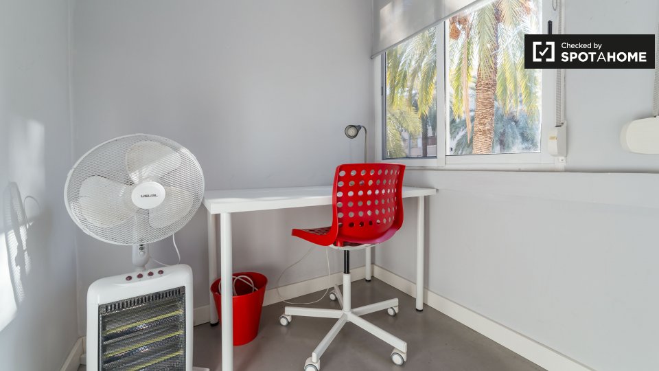 Double room Valencia, 3 beds, 65m² — photo 3