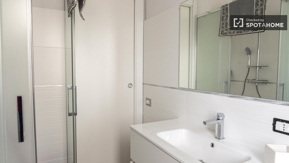 Double room Rome, 3 beds — photo 10
