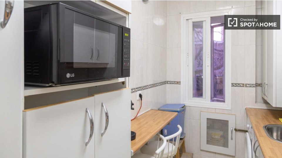 Double room Madrid, 3 beds, 50m² — photo 15