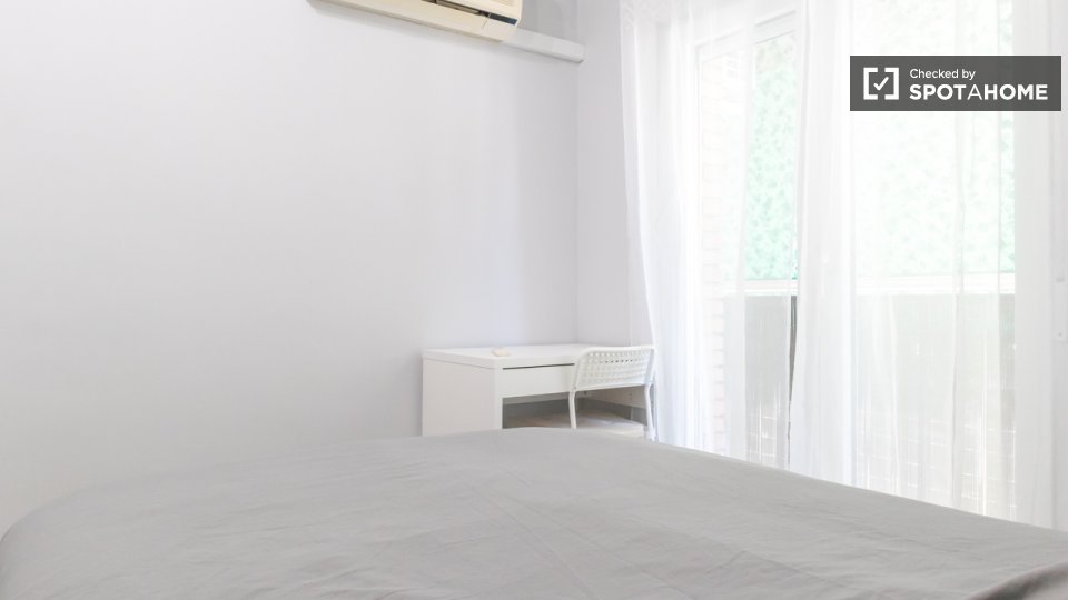 Double room Madrid, 4 beds, 75m² — photo 12