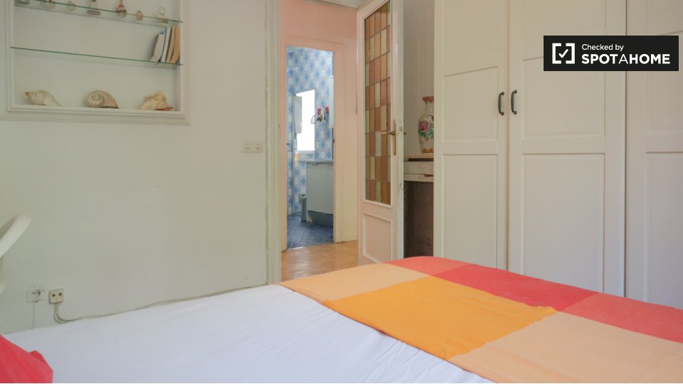 Double room Madrid, 3 beds, 60m² — photo 5