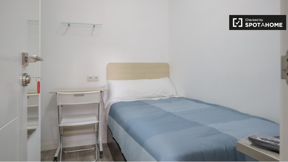 Double room Madrid, 5 beds — photo 11