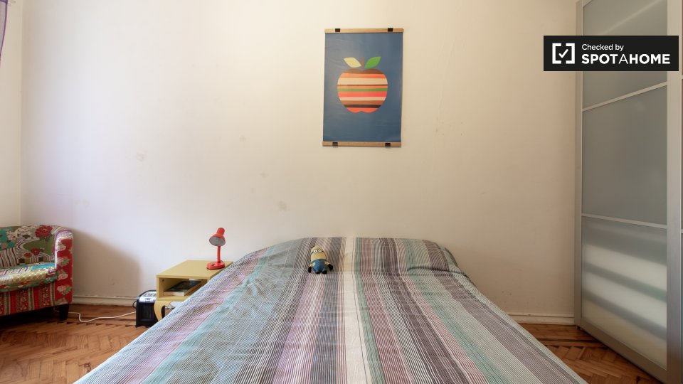 Double room Lisbon, 3 beds, 75m² — photo 1