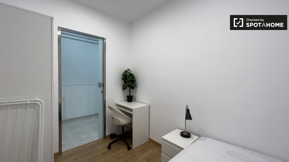 Double room Barcelona, 14 beds, 380m² — photo 15