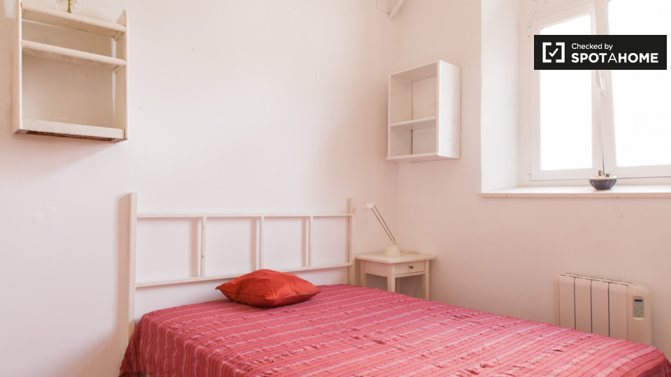 Double room Madrid, 3 beds, 75m² — photo 1