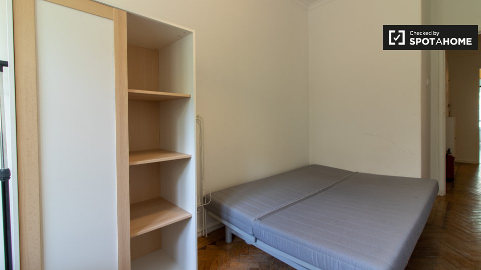 Double room Lisbon, 3 beds, 75m² — photo 15