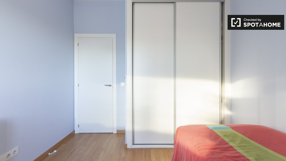 Double room Madrid, 3 beds, 120m² — photo 3