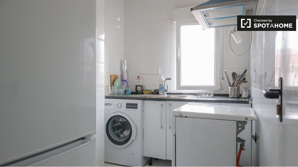 Double room Madrid, 3 beds, 70m² — photo 12
