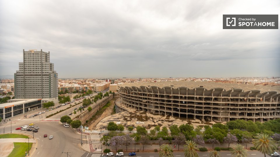 Apartment Valencia, 4 beds, 152m² — photo 17