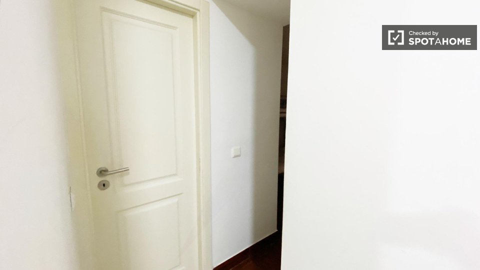 Apartment Lisbon, 2 beds, 79m² — photo 17