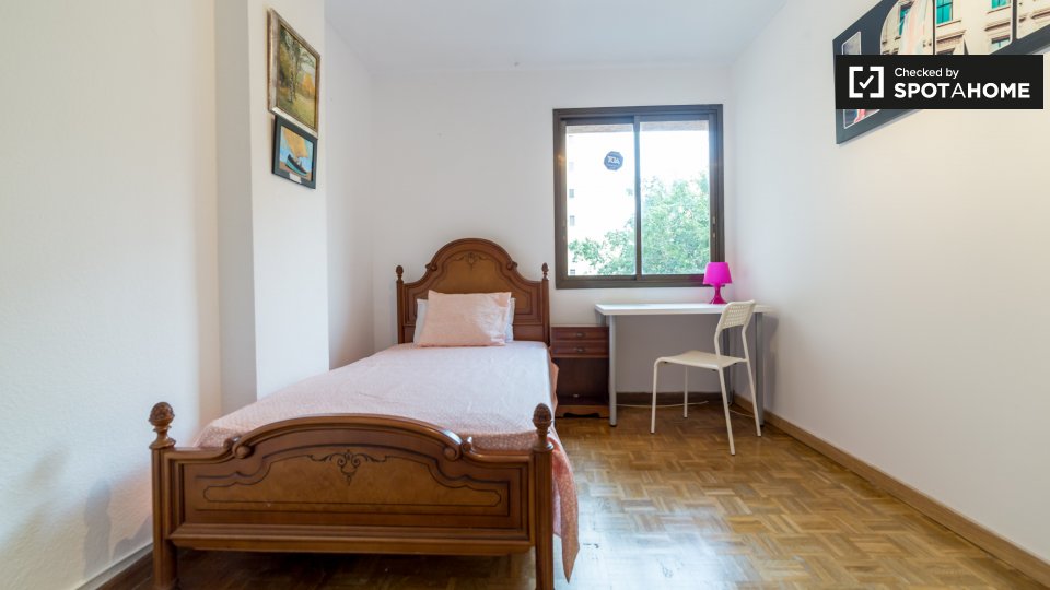 Double room Valencia, 6 beds, 140m² — photo 1