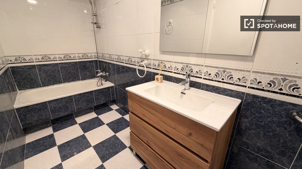 Double room Valencia, 5 beds — photo 14