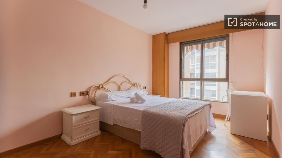 Double room Valencia, 5 beds, 240m² — photo 26