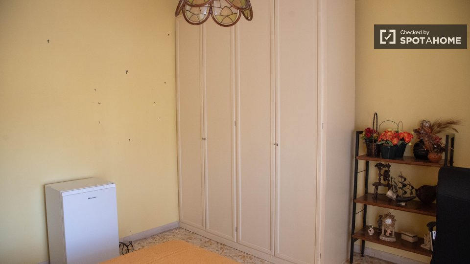 Double room Rome, 3 beds — photo 13