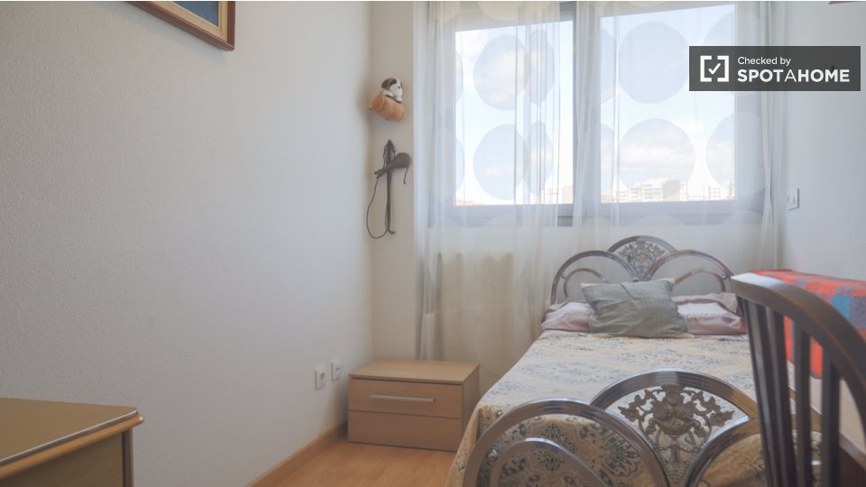 Double room Madrid, 3 beds, 70m² — photo 8