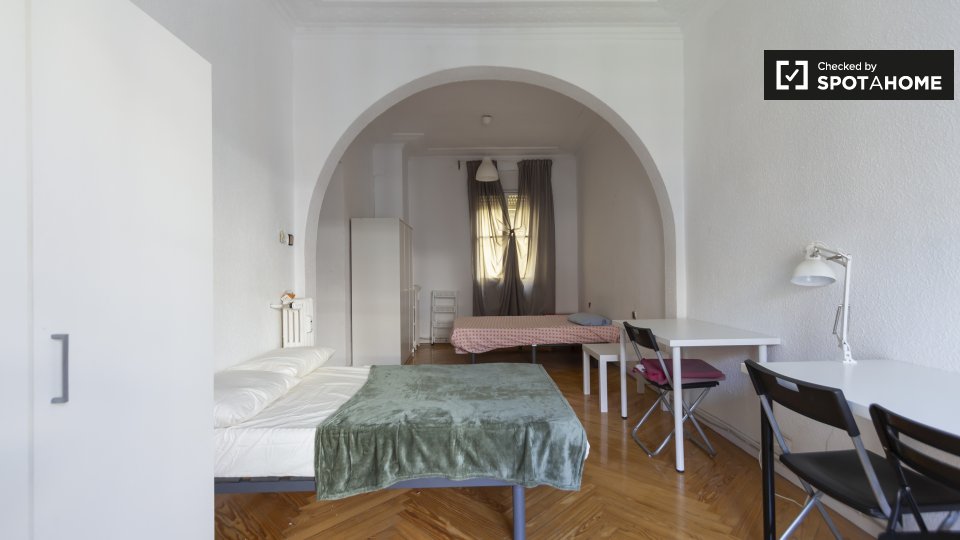 Double room Madrid, 8 beds, 200m² — photo 6