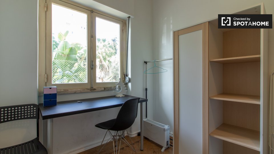 Double room Lisbon, 3 beds, 75m² — photo 14