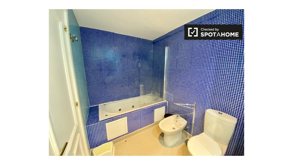 Double room Lisbon, 4 beds, 130m² — photo 6