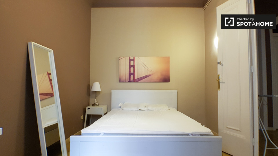 Double room Barcelona, 8 beds, 189m² — photo 1
