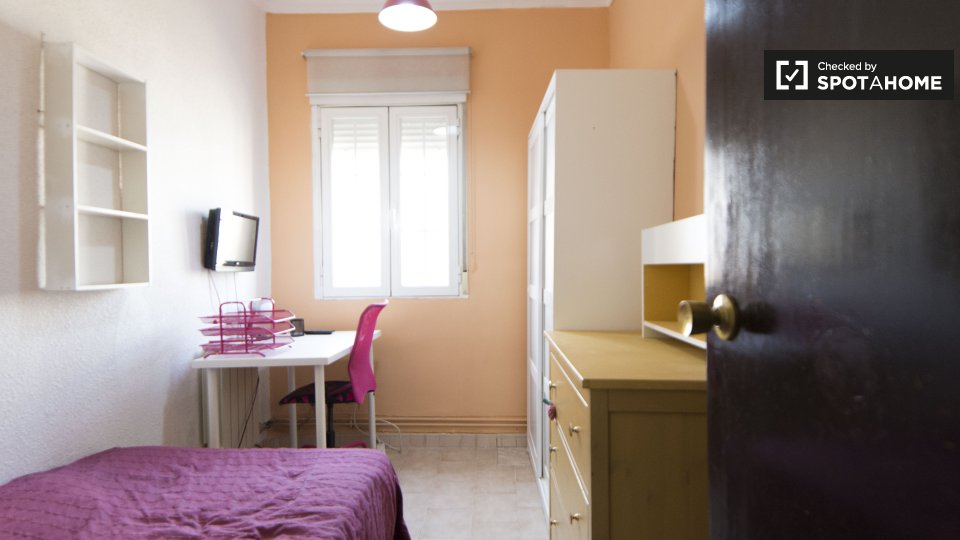 Double room Madrid, 4 beds, 80m² — photo 17