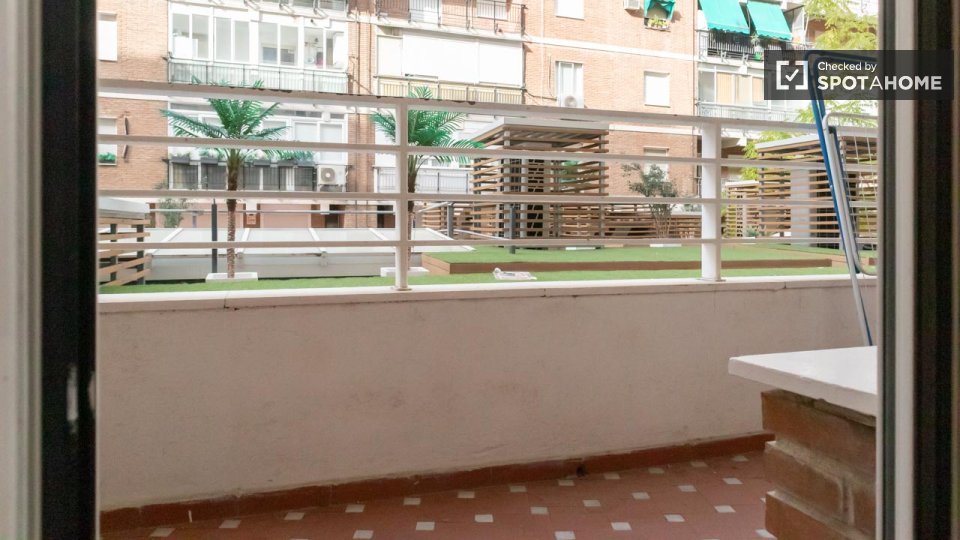 Double room Madrid, 6 beds, 116m² — photo 8