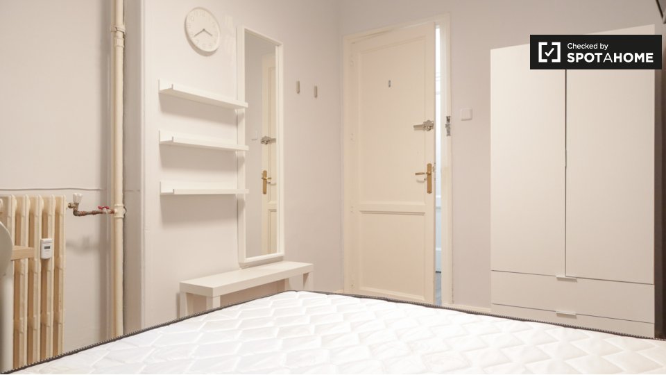 Double room Madrid, 5 beds, 120m² — photo 10
