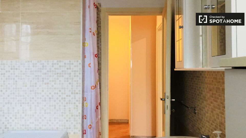 Double room Rome, 3 beds, 85m² — photo 16