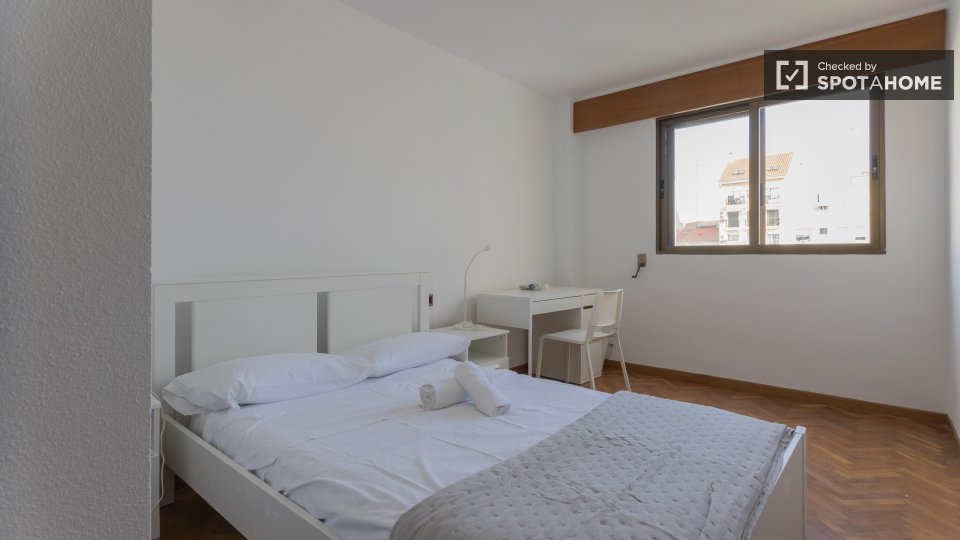Double room Valencia, 5 beds, 240m² — photo 38