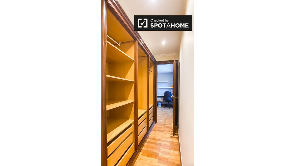 Double room Lisbon, 4 beds, 180m² — photo 2