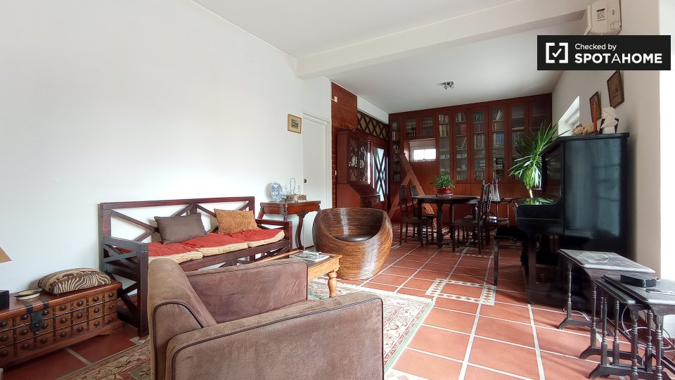Apartment Lisbon, 1 bed, 100m² — photo 14