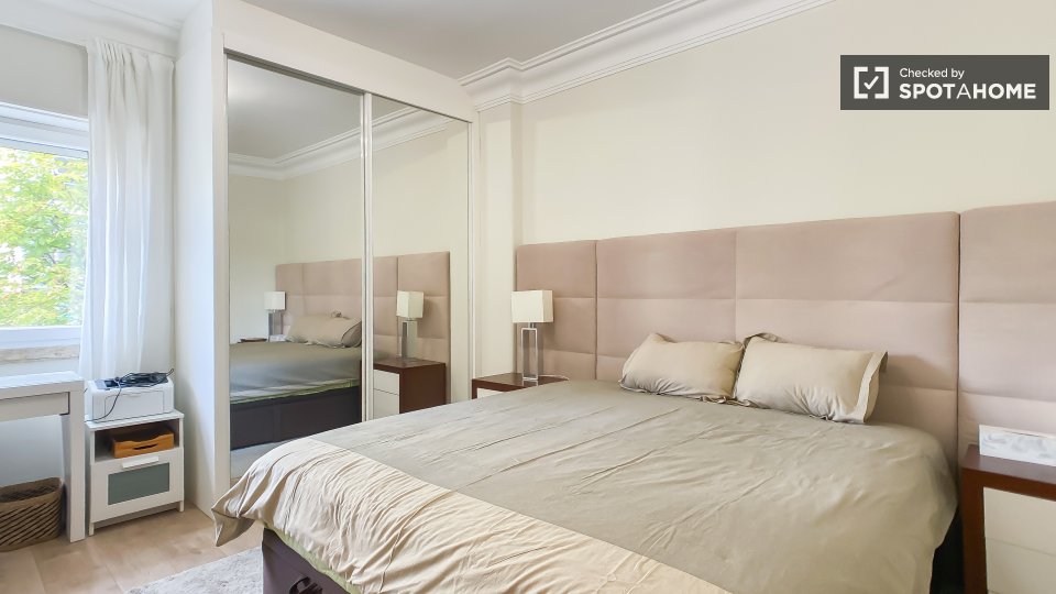 Double room Lisbon, 4 beds, 240m² — photo 1