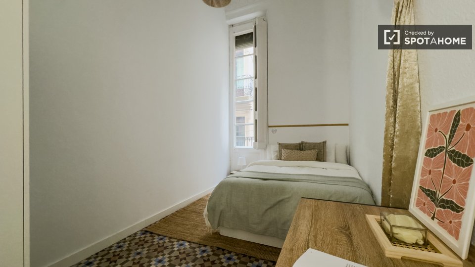 Double room Barcelona, 5 beds — photo 7