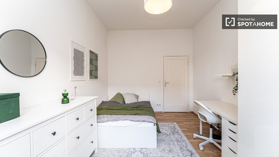 Double room Berlin, 3 beds, 58m² — photo 1