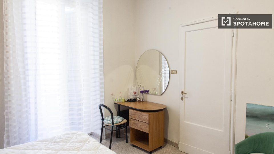 Double room Rome, 3 beds — photo 12